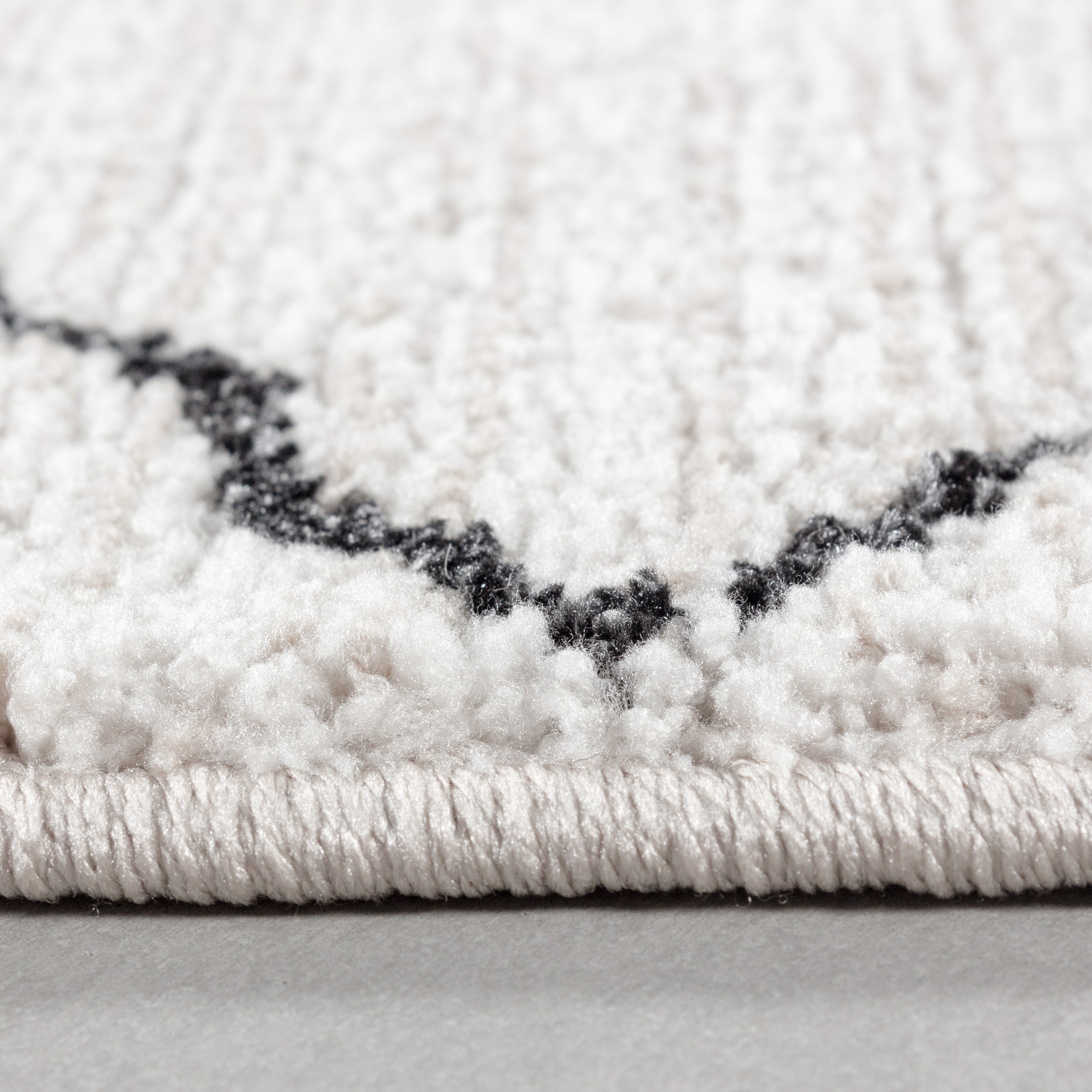 Kurzflor-Teppich im skandinavischen Design: weich und pflegeleicht