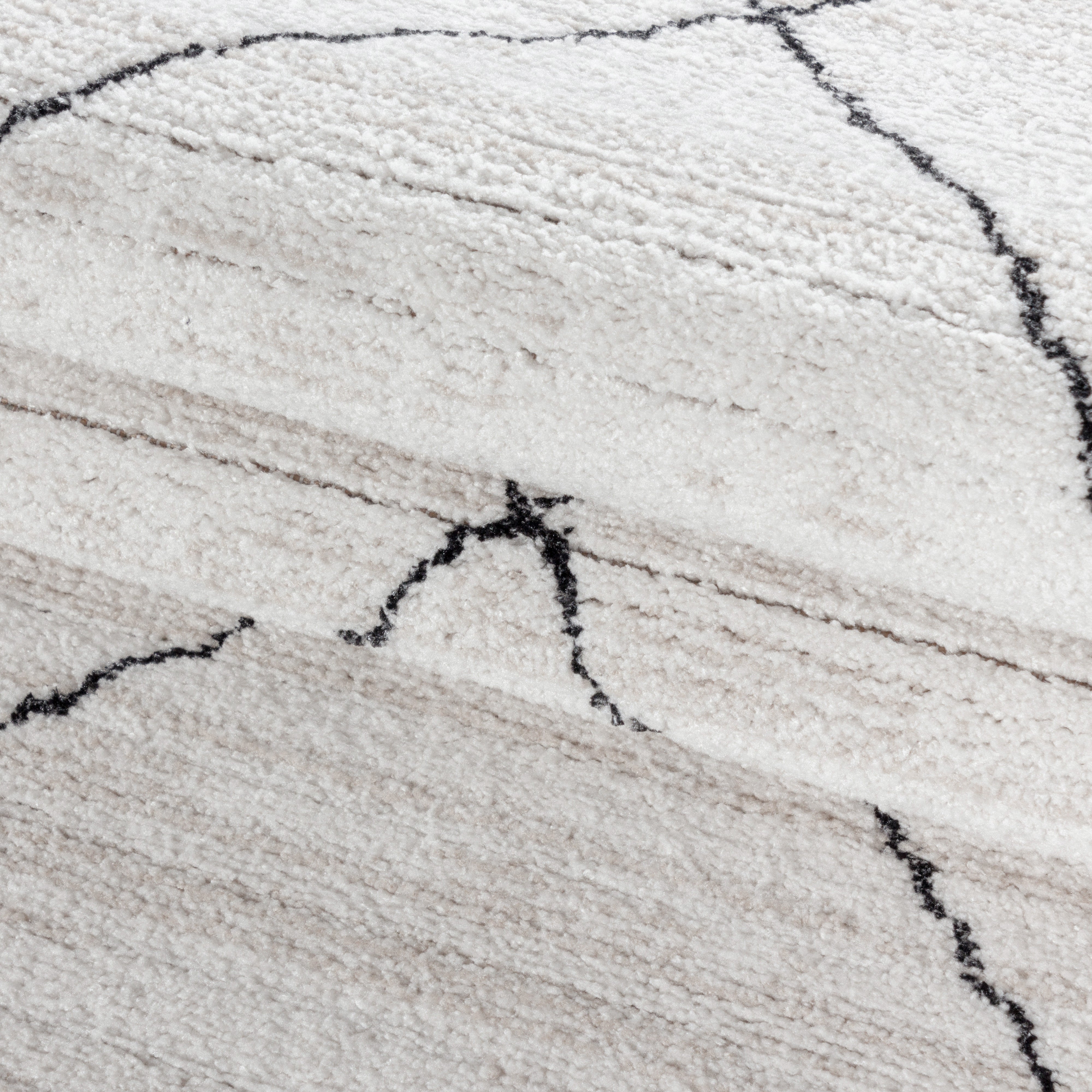 Kurzflor-Teppich im skandinavischen Design: weich und pflegeleicht