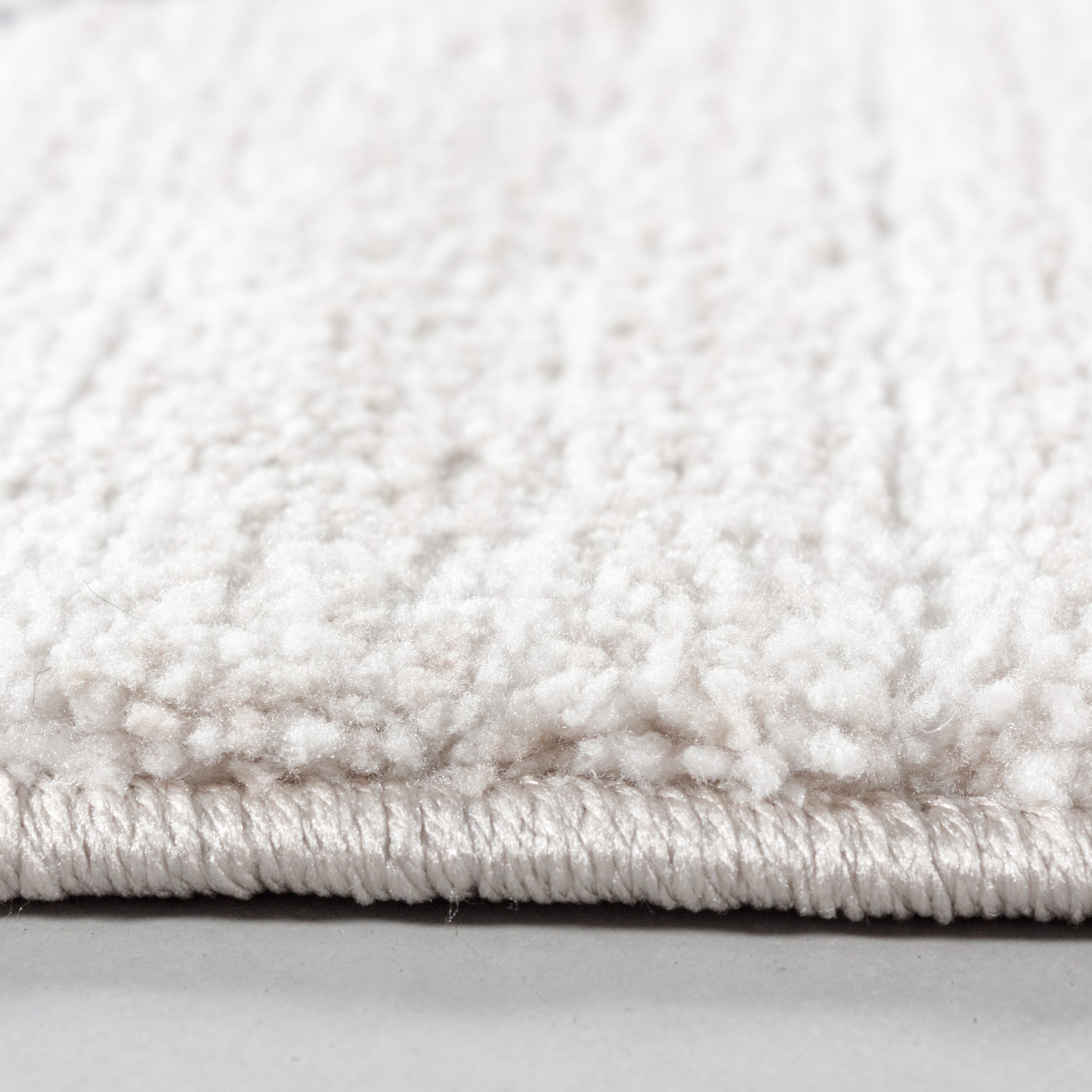 Kurzflor-Teppich im Berber-Design fürs Wohnzimmer