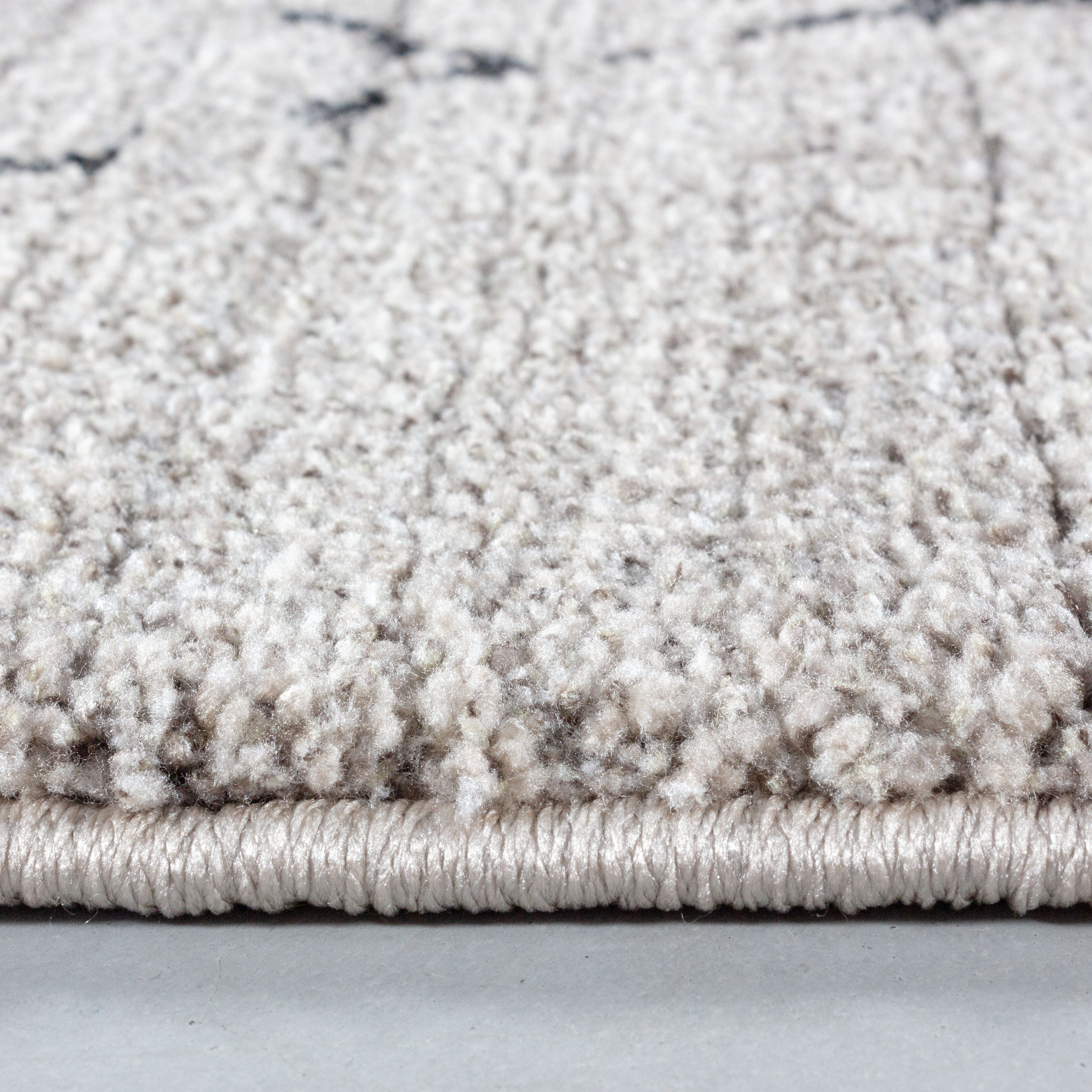 Kurzflor-Teppich im Berber-Design fürs Wohnzimmer