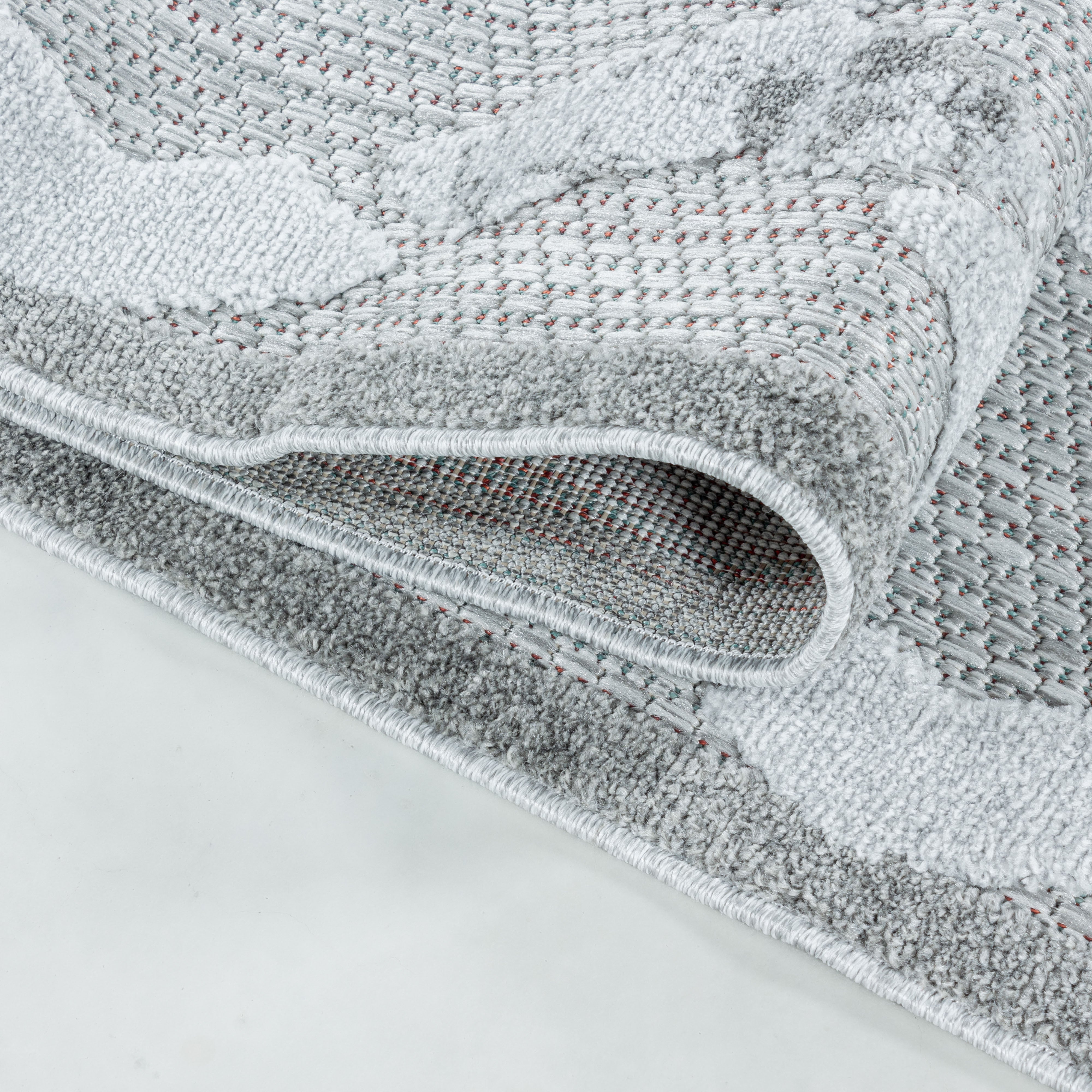 Outdoor-Teppich: rustikal und charmant für ländliche Gärten