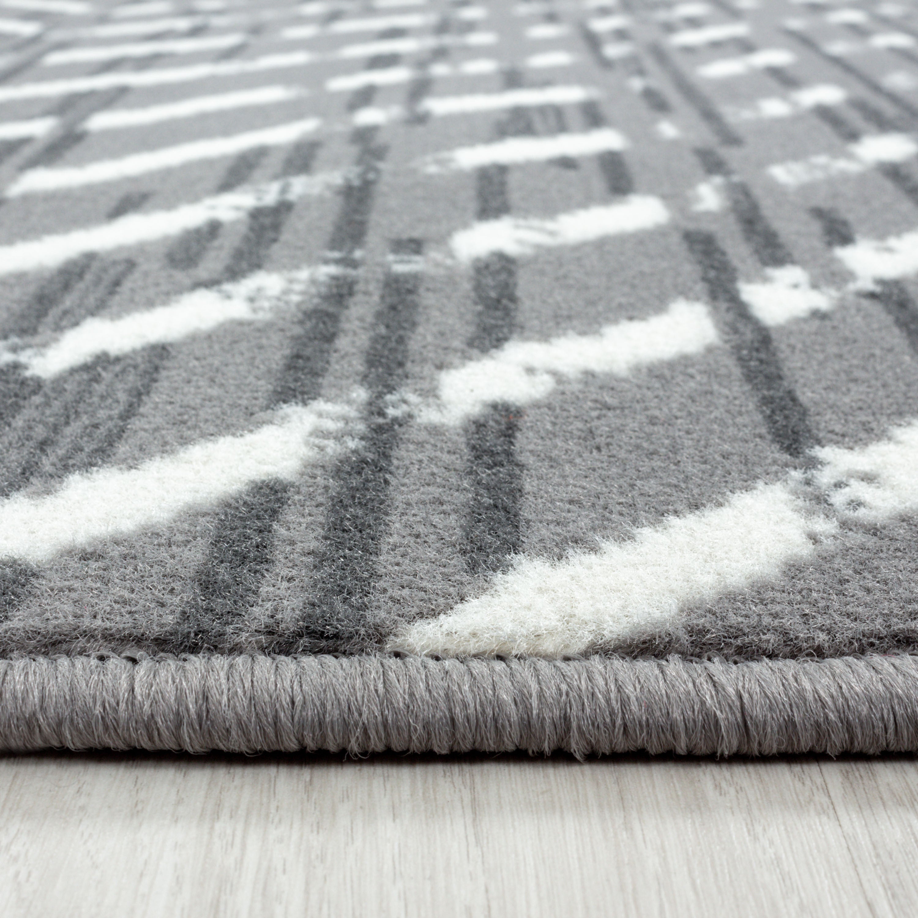 Kurzflor-Teppich Geometrisches-Design in angenehmen Farben