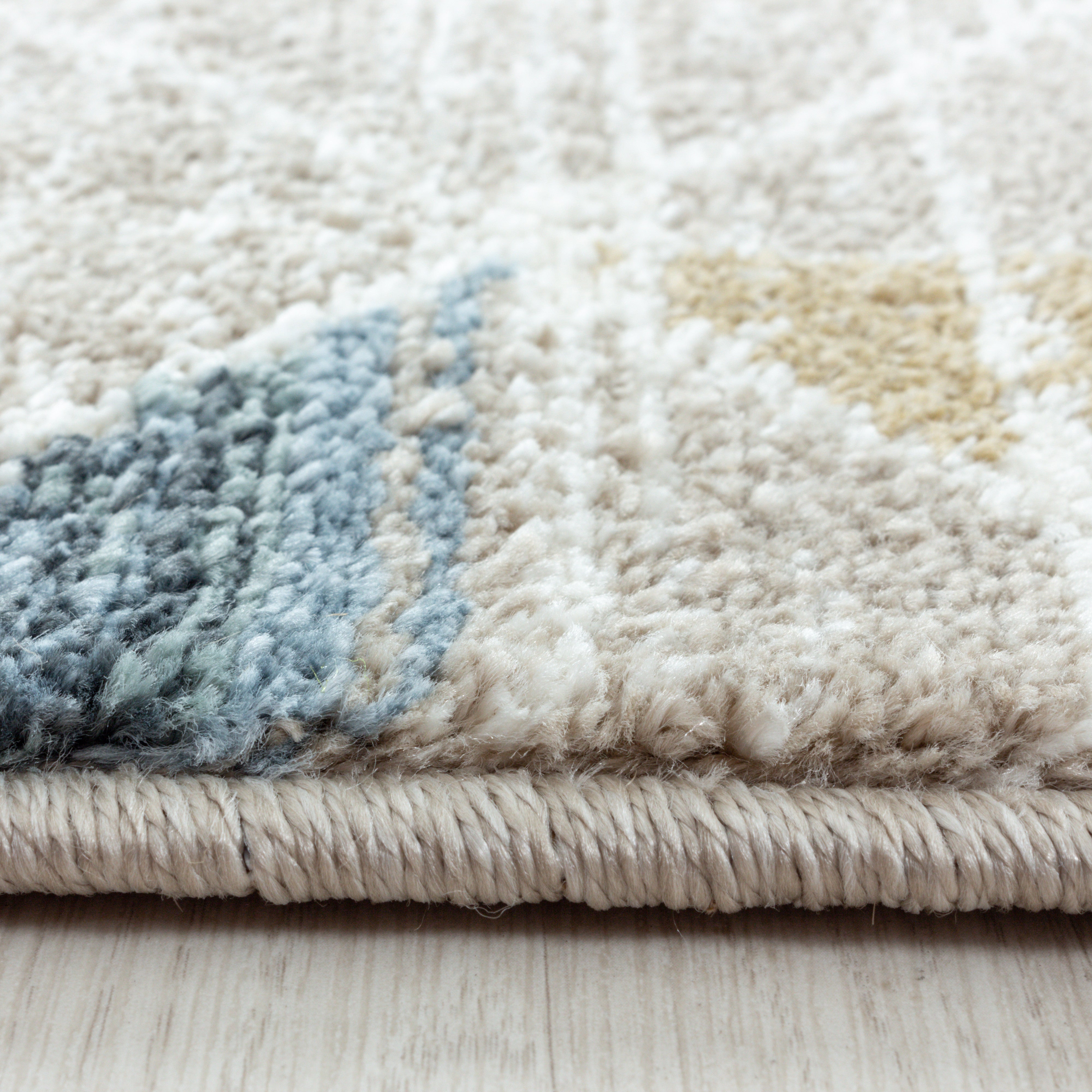 Kurzflor-Teppich modernes Dreieck-Design bunt