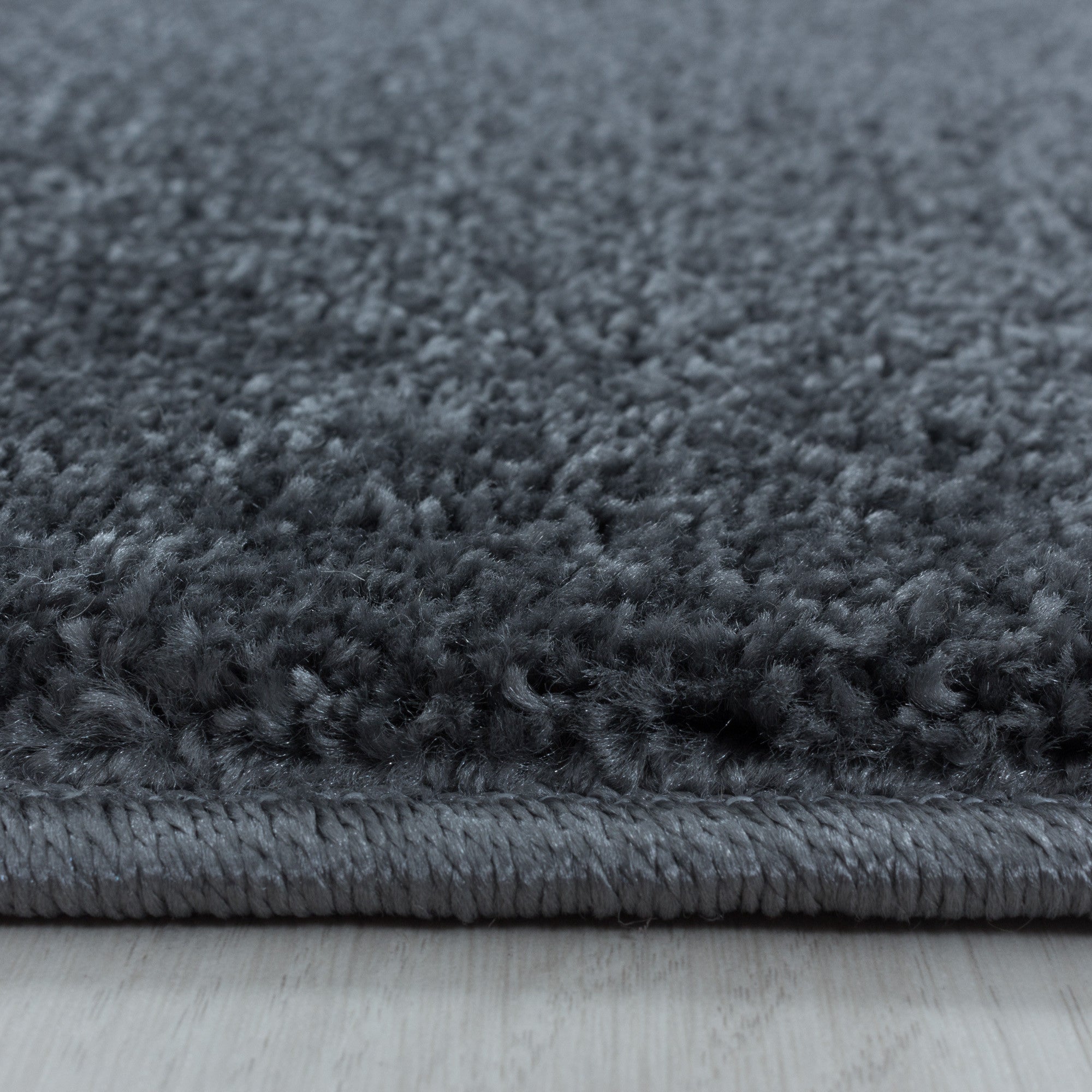 Kurzflor-Teppich im einfarbigen Design: schick und strapazierfähig