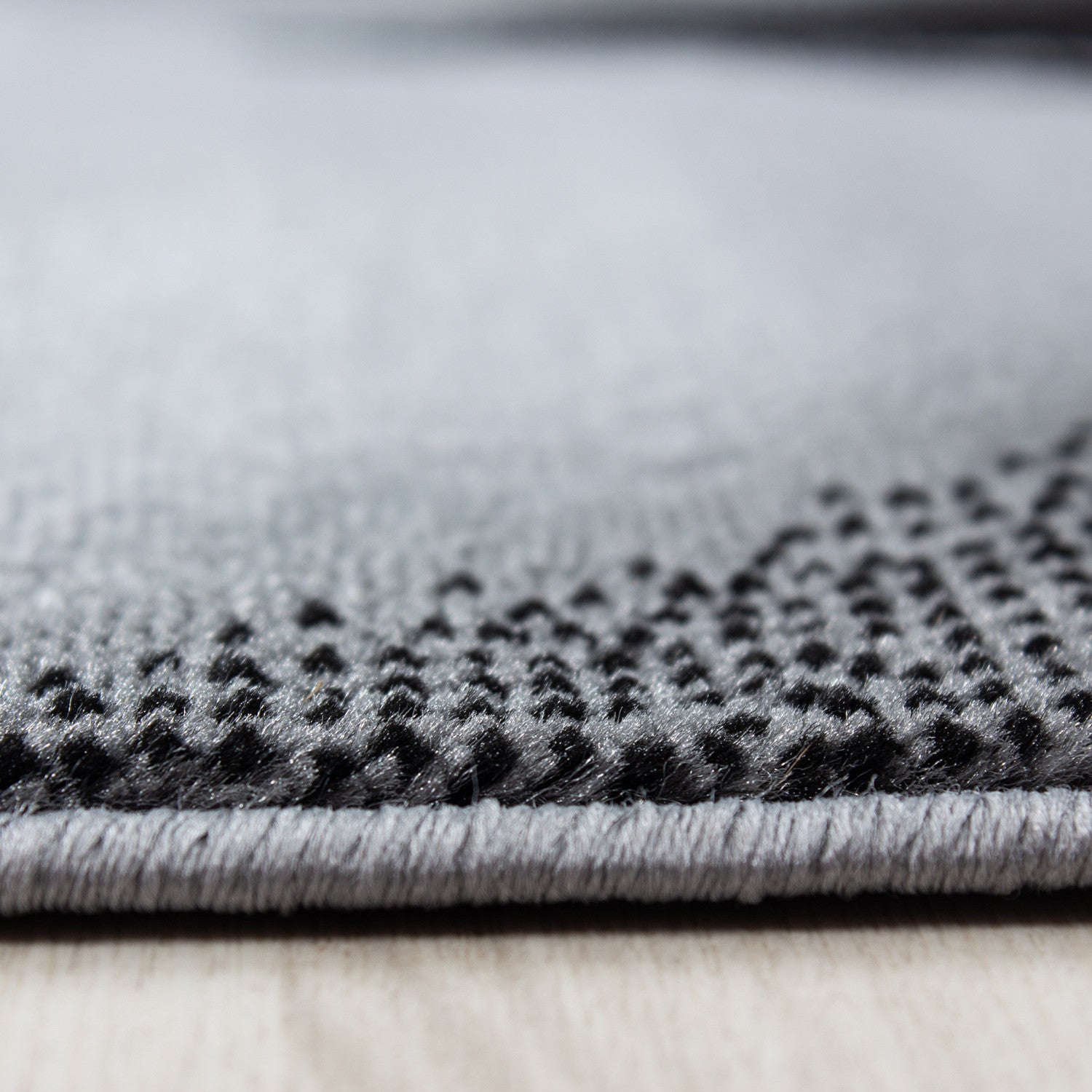 Kurzflor-Teppich für stilvolle abstrakte Akzente