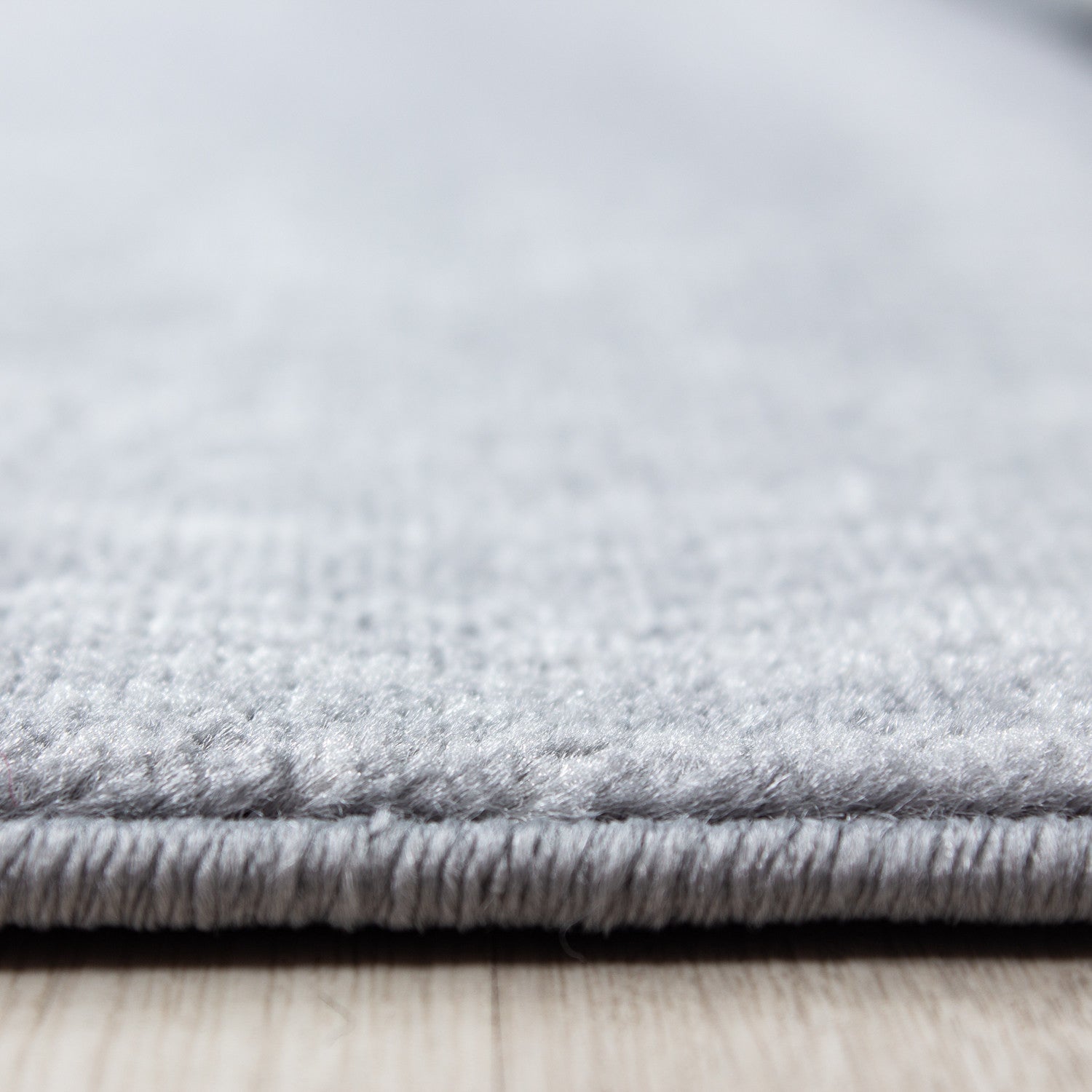 Kurzflor-Teppich im Stein Design: weich und pflegeleicht