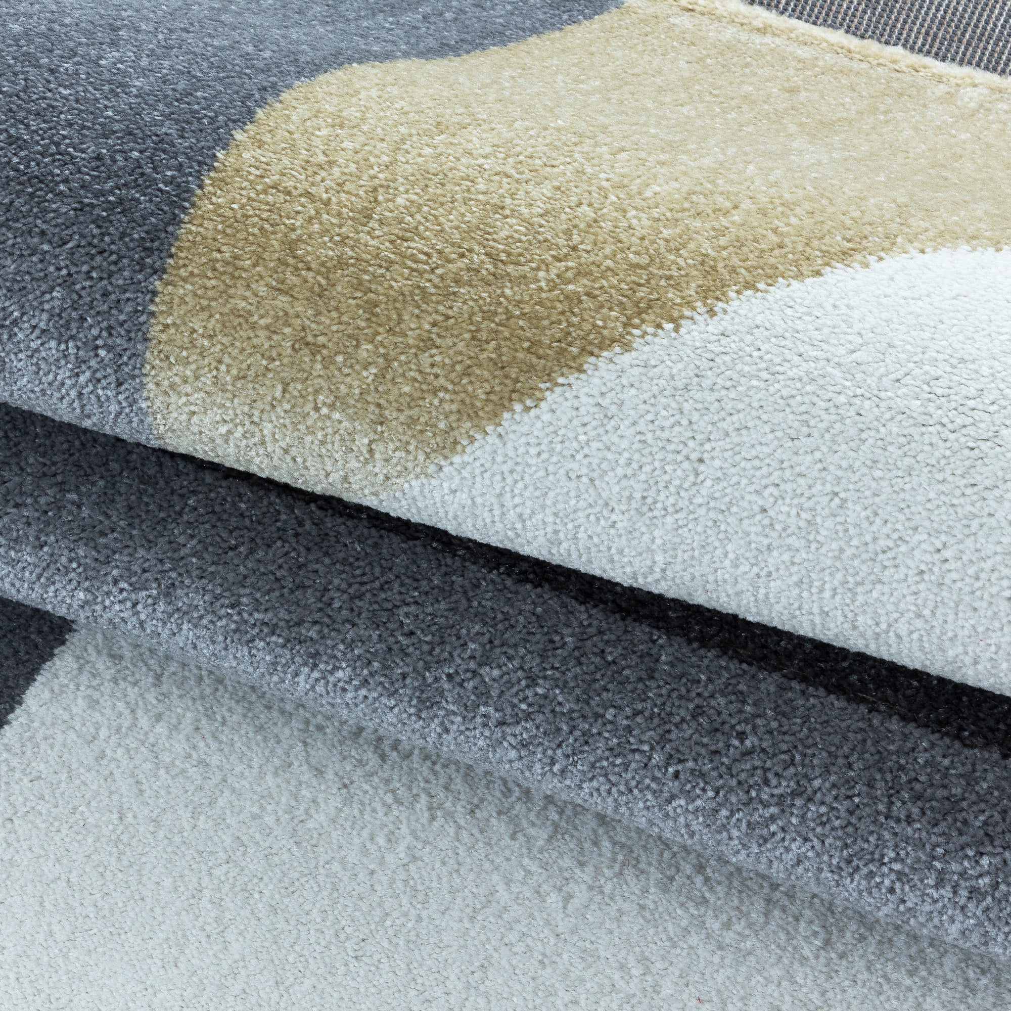 Kurzflor-Teppich fürs Wohnzimmer im moderen Stil