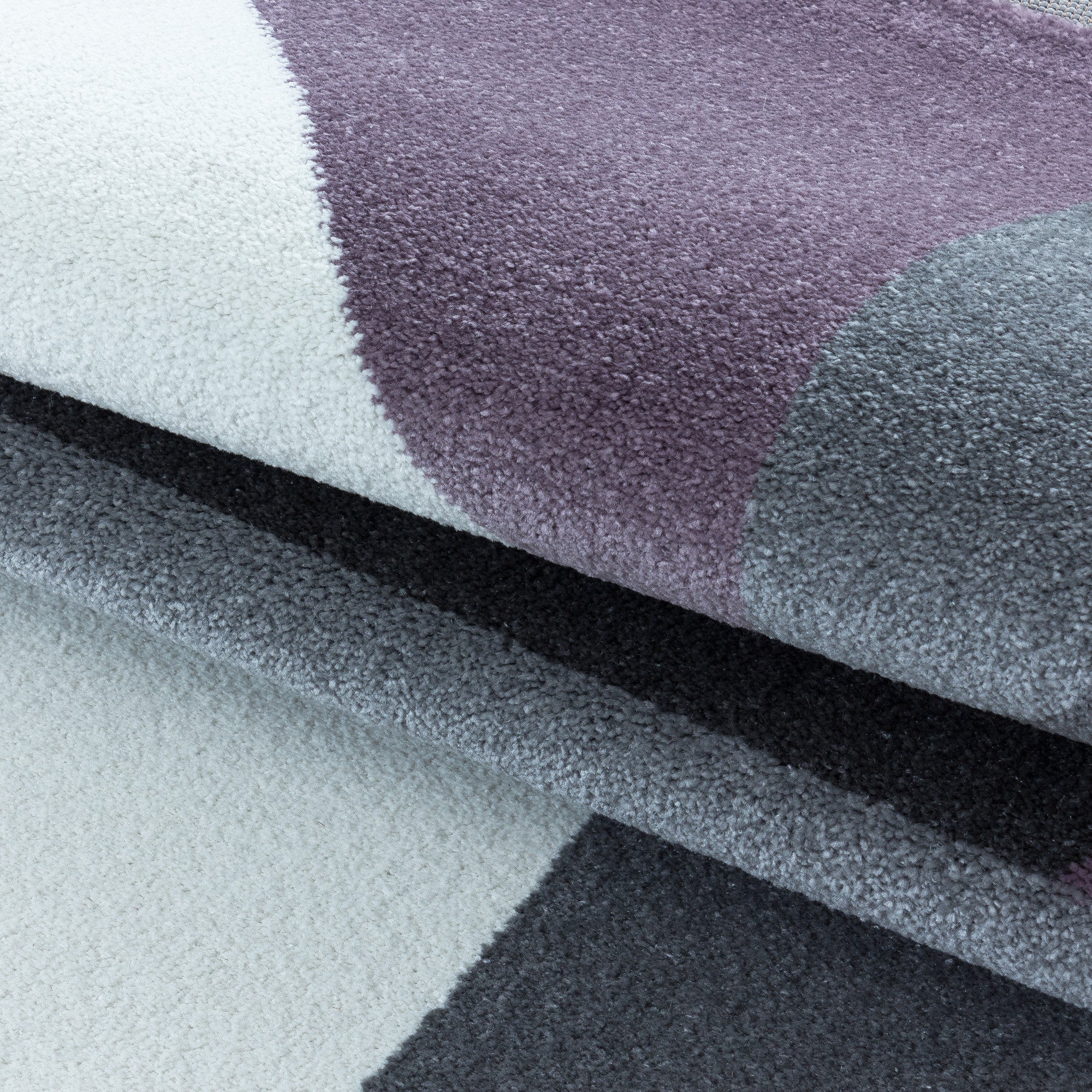 Kurzflor-Teppich fürs Wohnzimmer im moderen Stil