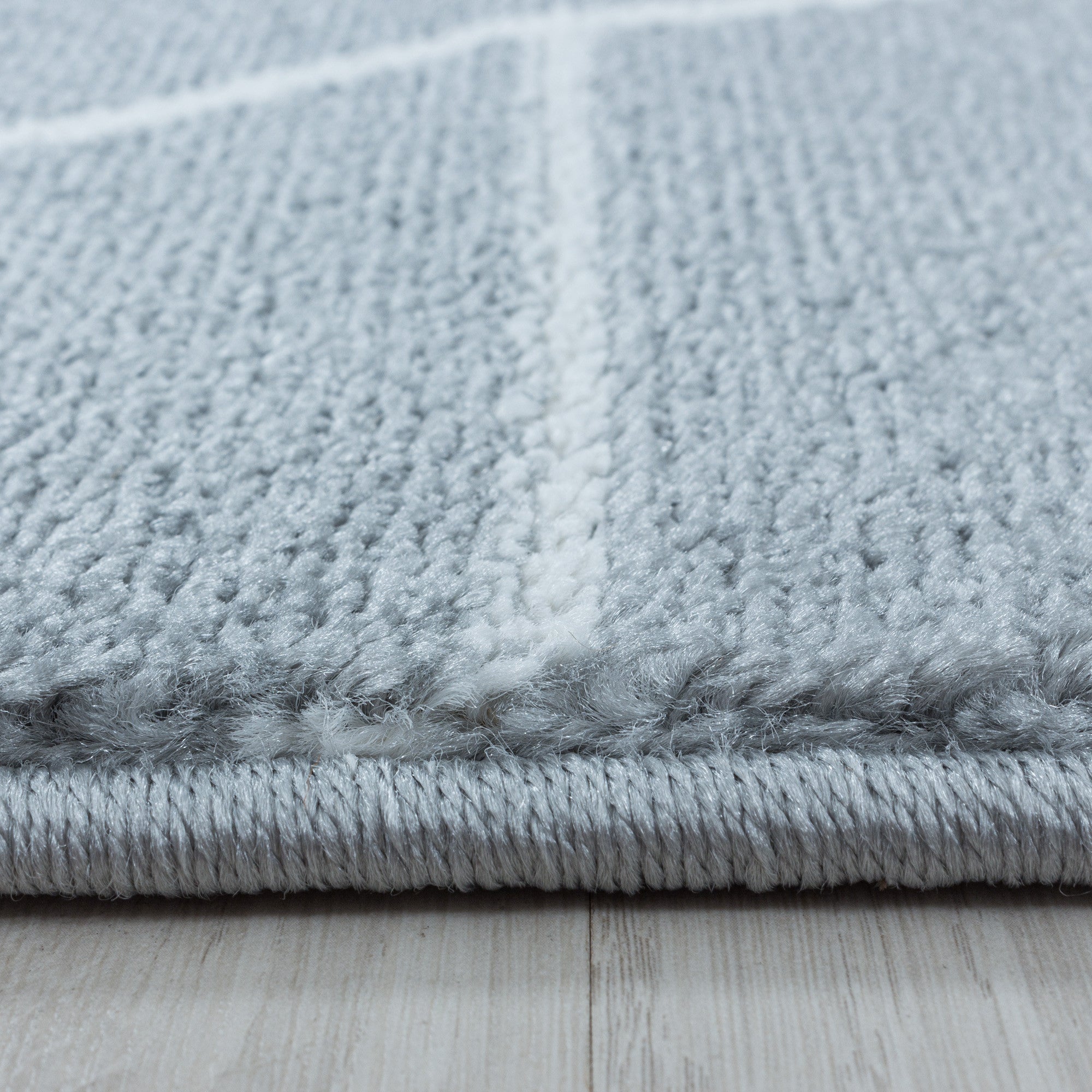 Kurzflor-Teppich im geometrisches Design modern