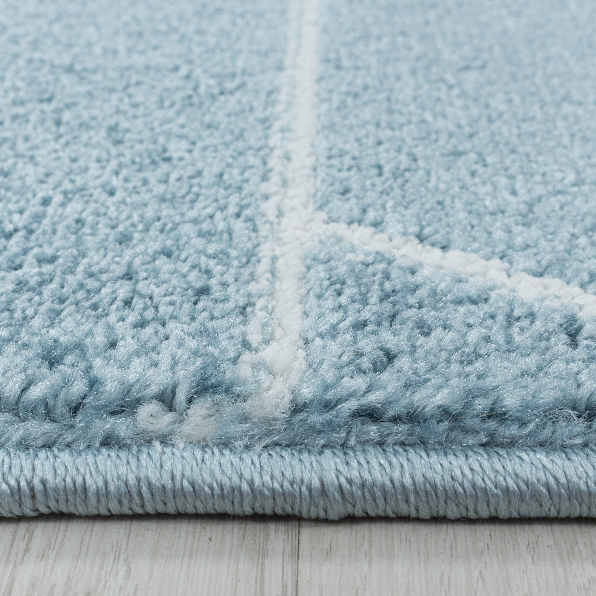 Kurzflor-Teppich im geometrisches Design modern