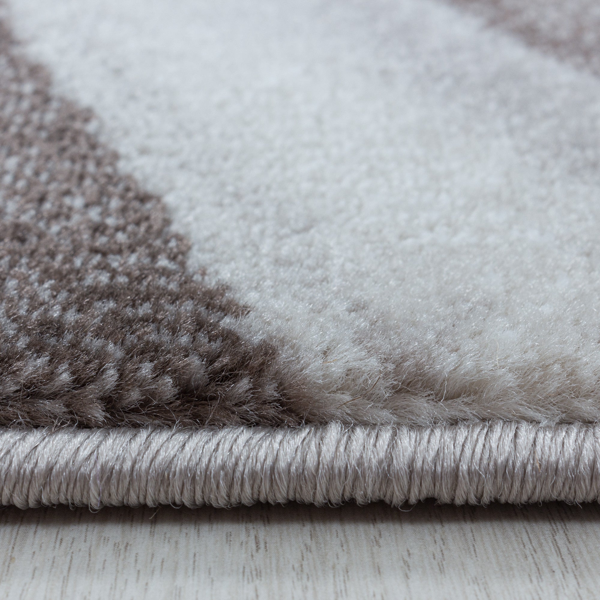 Kurzflor-Teppich im Wellen Design: elegant und gemütlich