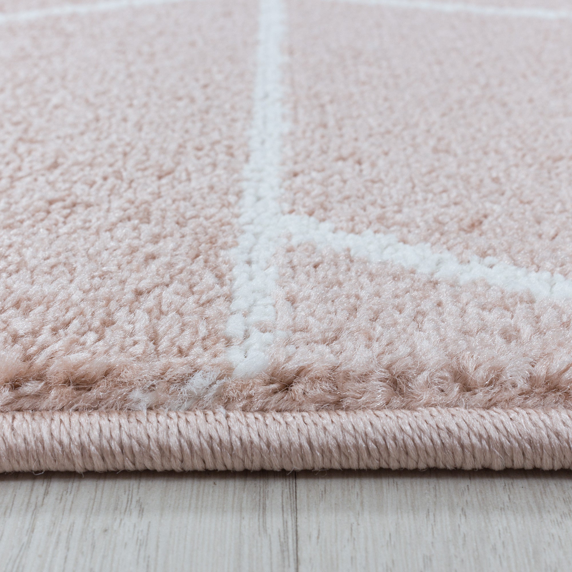 Kurzflor-Teppich im geometrisches Design modern