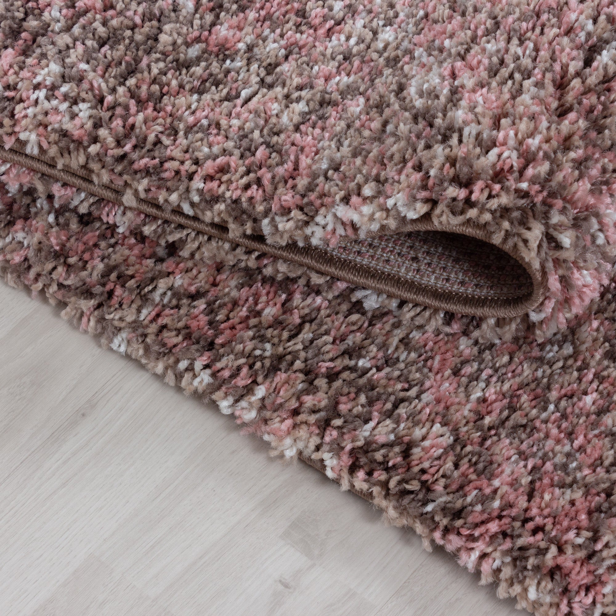 Hochflor-Teppich weich unter den Füßen