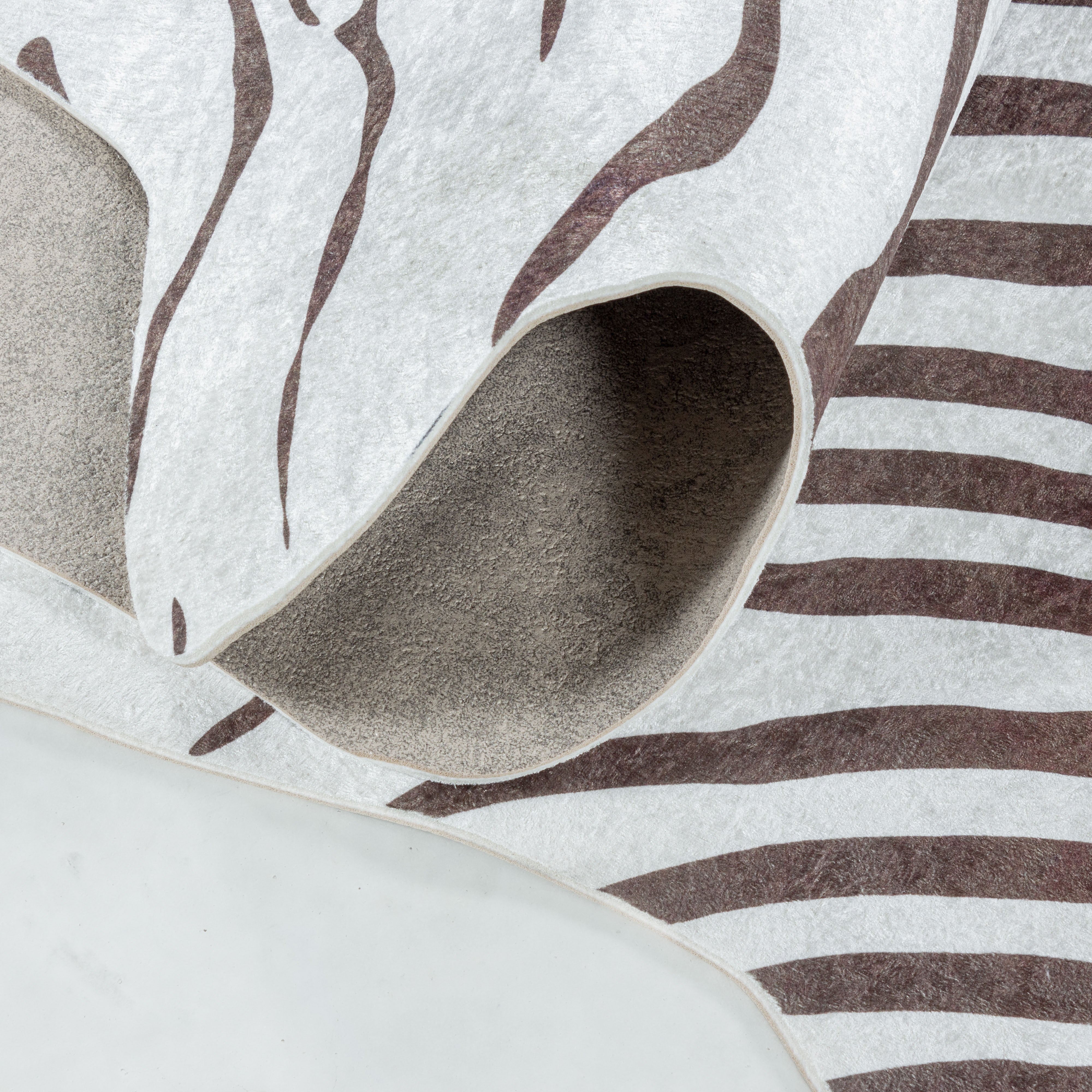 Waschbarer Teppich: Tigerfell-Imitat für jeden Raum