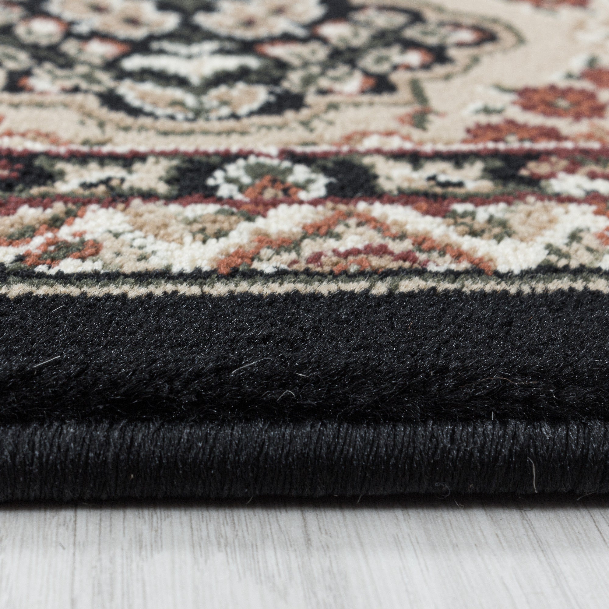 Kurzflor-Teppich im Orient Design: luxuriös und bequem