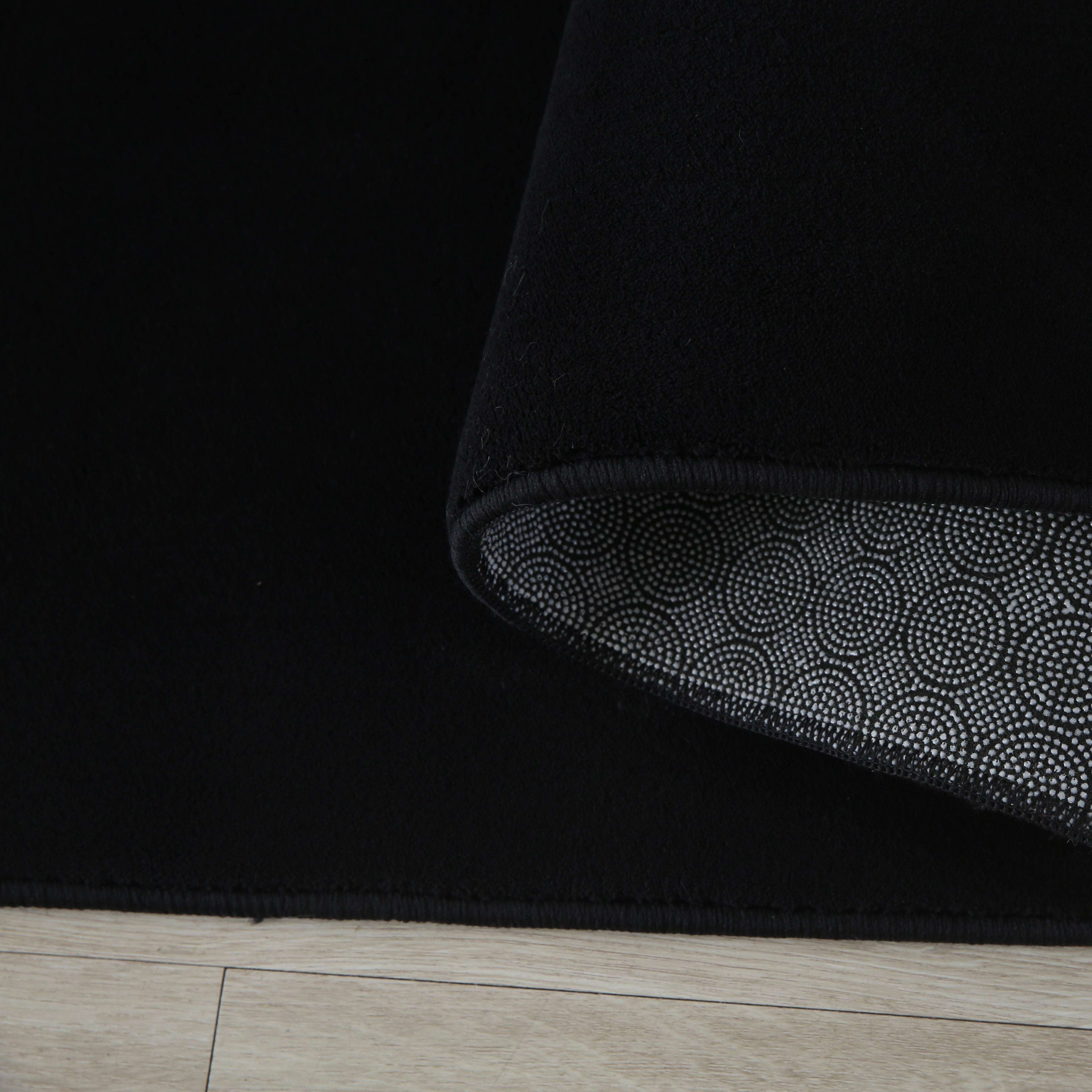 Kurzflor-Teppich im einfarbigen Design: weich und pflegeleicht