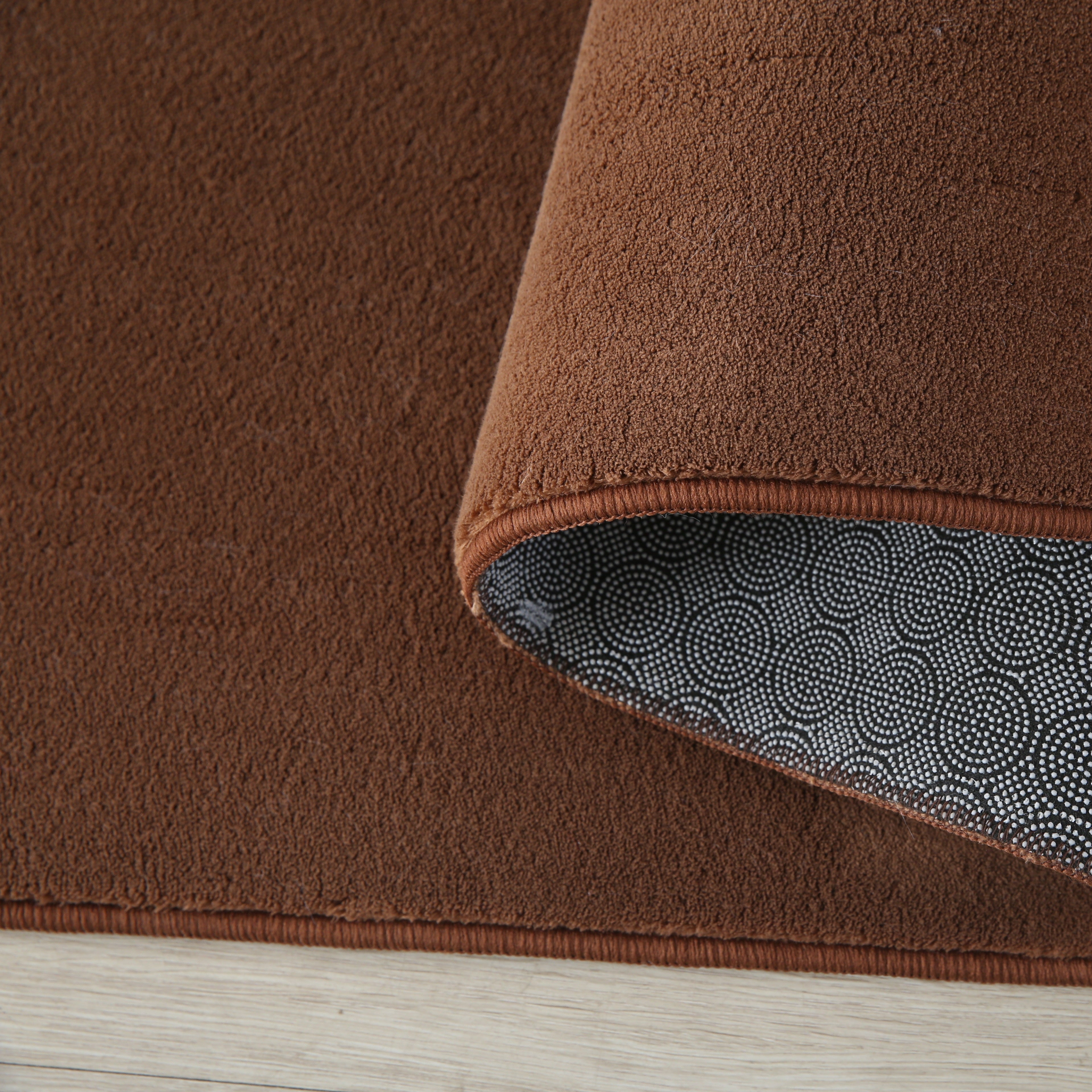 Kurzflor-Teppich im einfarbigen Design: weich und pflegeleicht