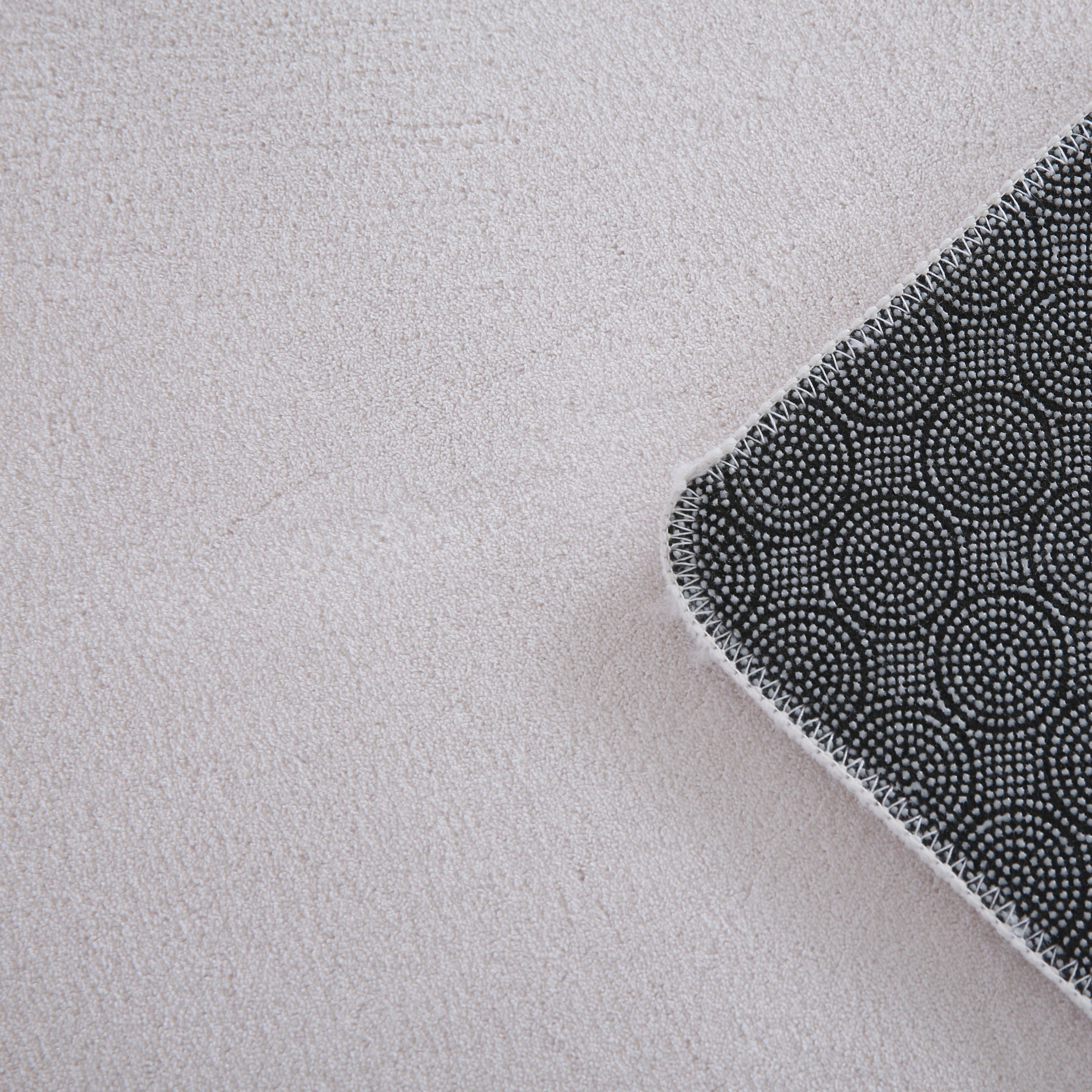 Kurzflor-Teppich im einfarbigen Design: weich und pflegeleicht