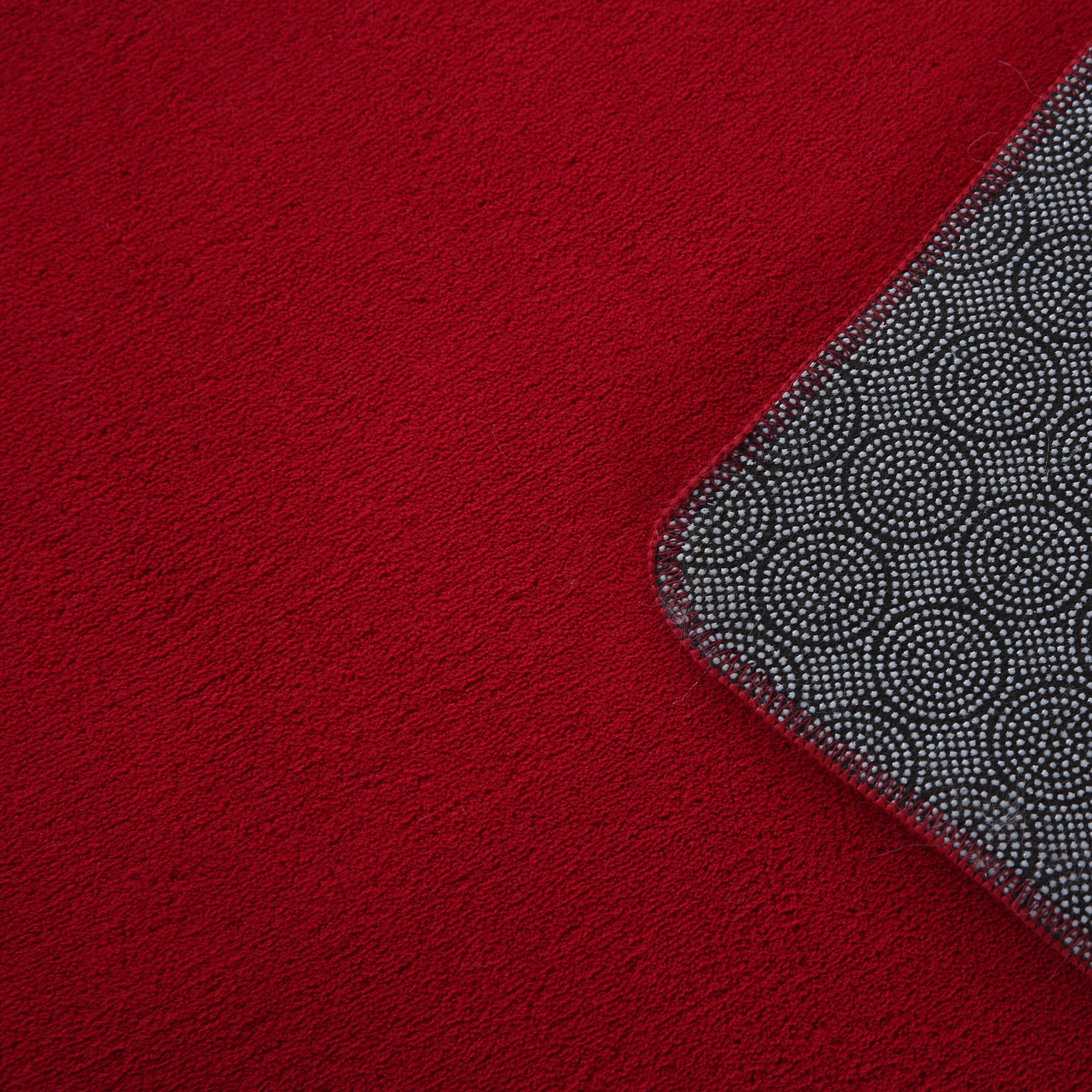 Kurzflor-Teppich im einfarbigen Design: weich und pflegeleicht