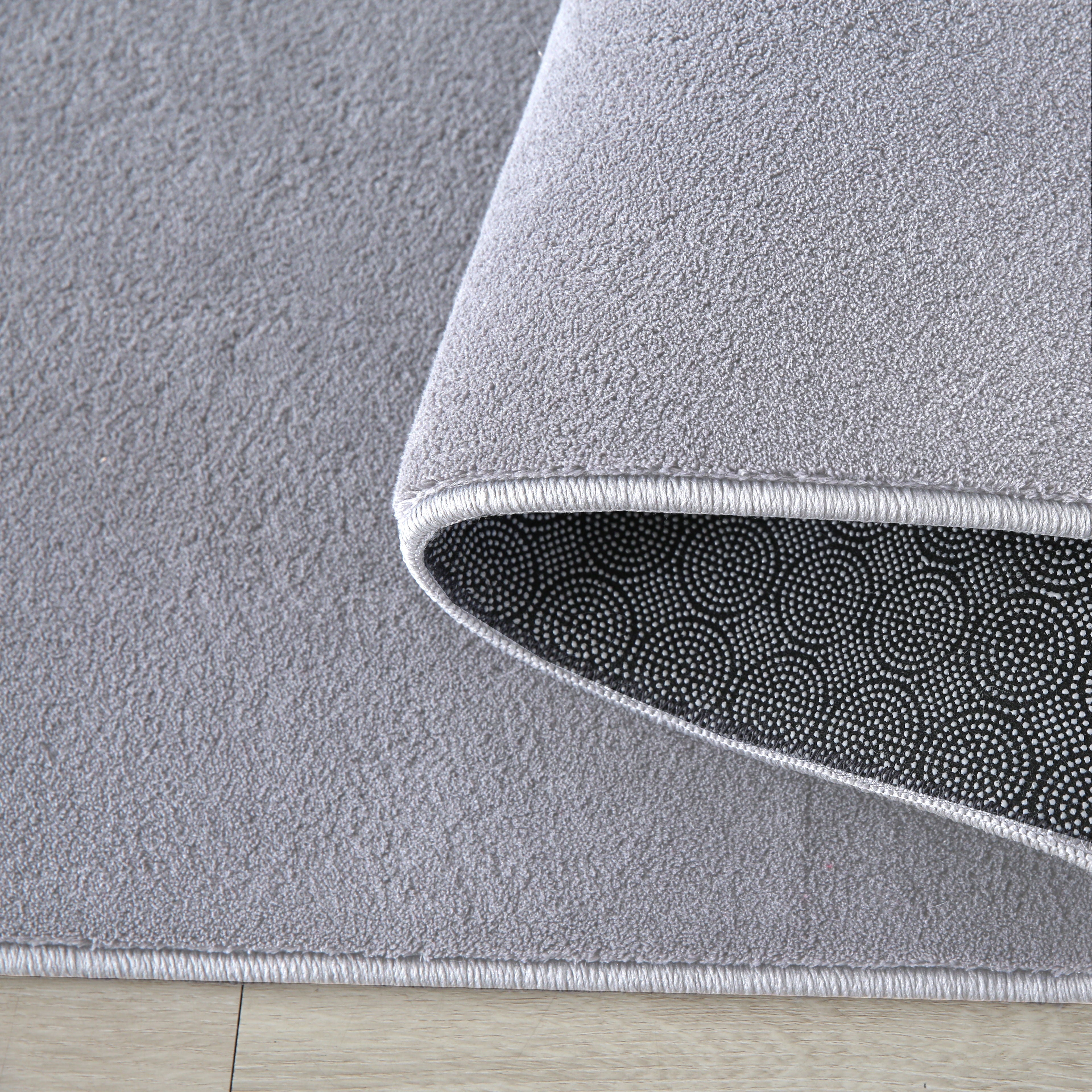 Kurzflor-Teppich im einfarbigen Design: weich und pflegeleicht