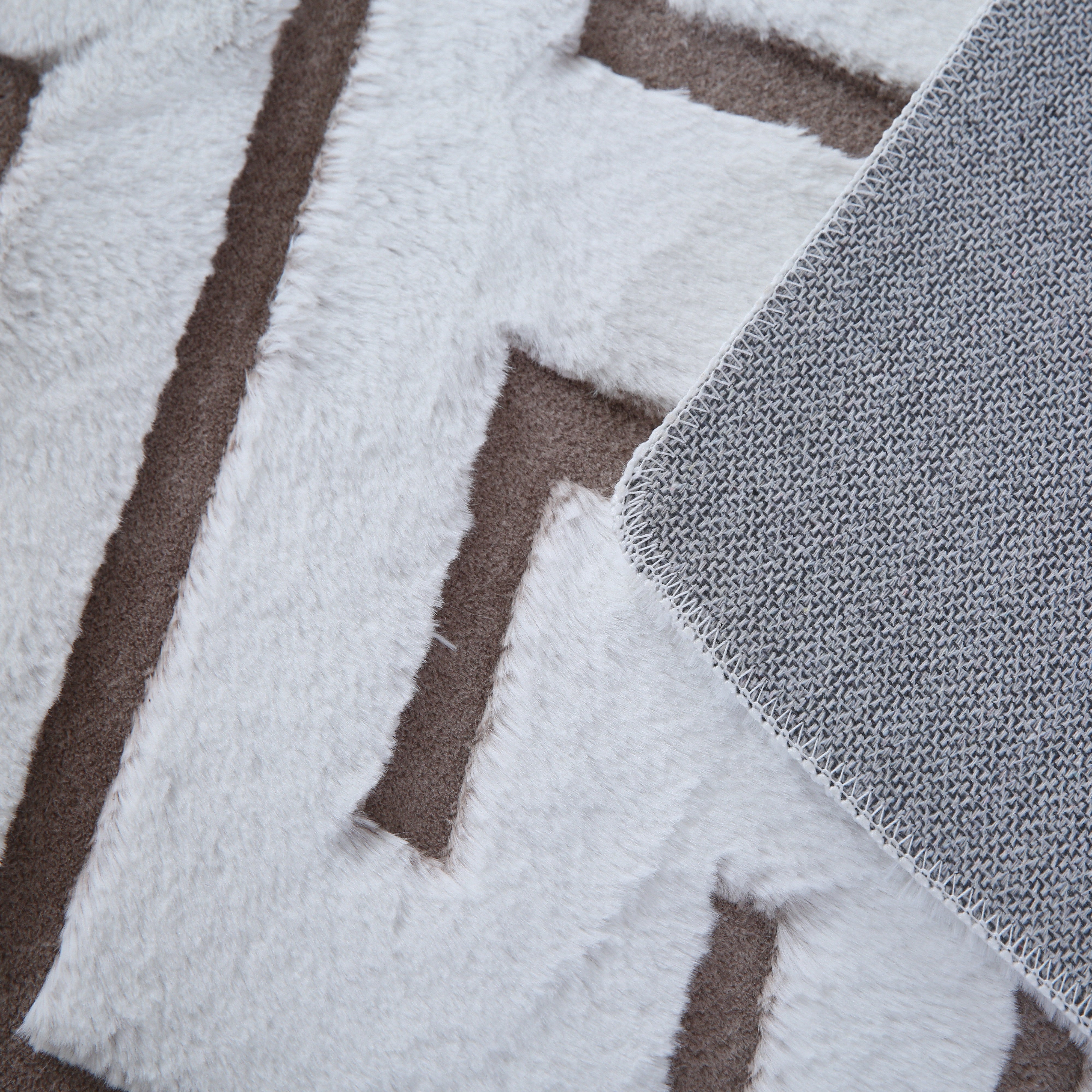 Kurzflor-Teppich im skandinavischen Design: modern und stilvoll