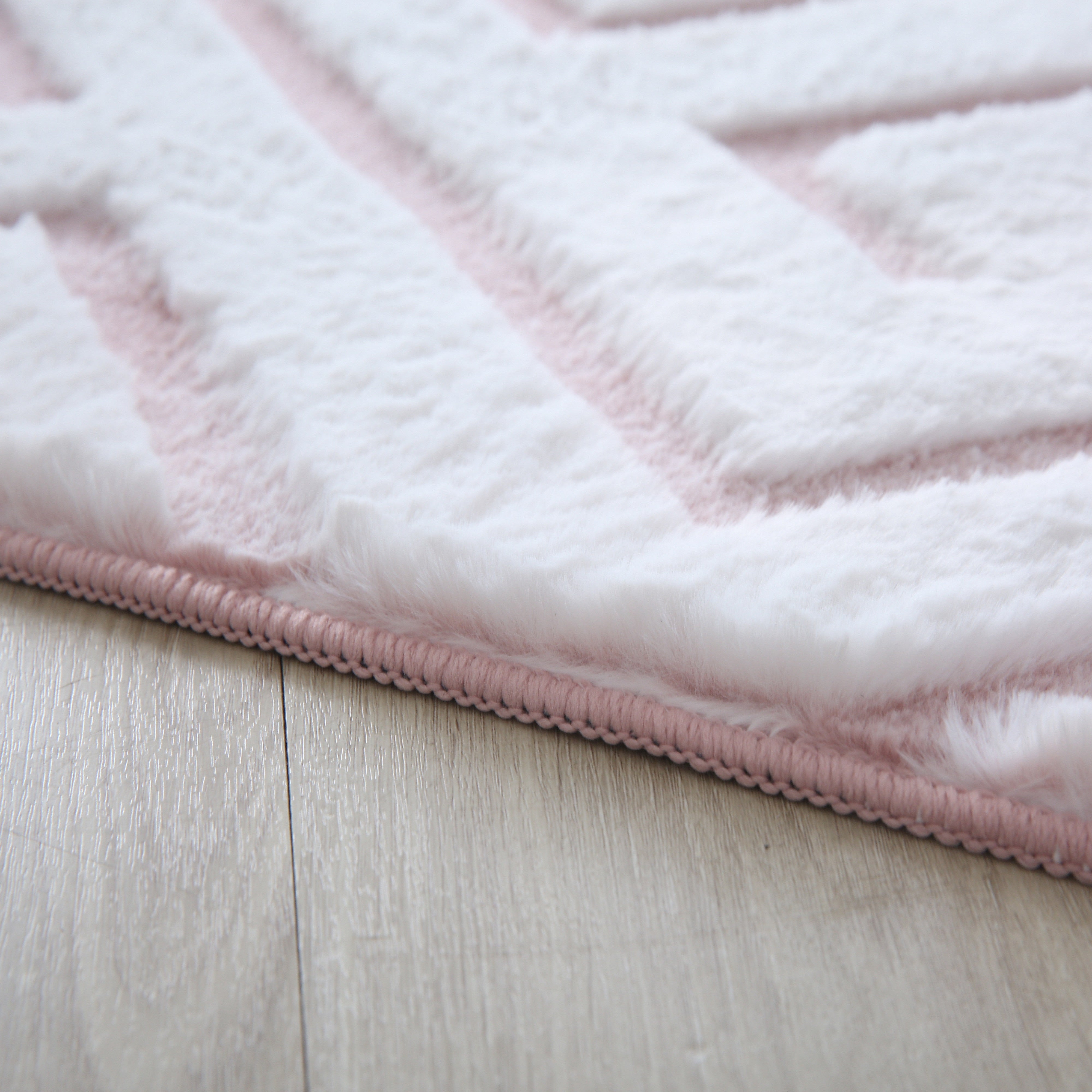 Kurzflor-Teppich im skandinavischen Design: modern und stilvoll