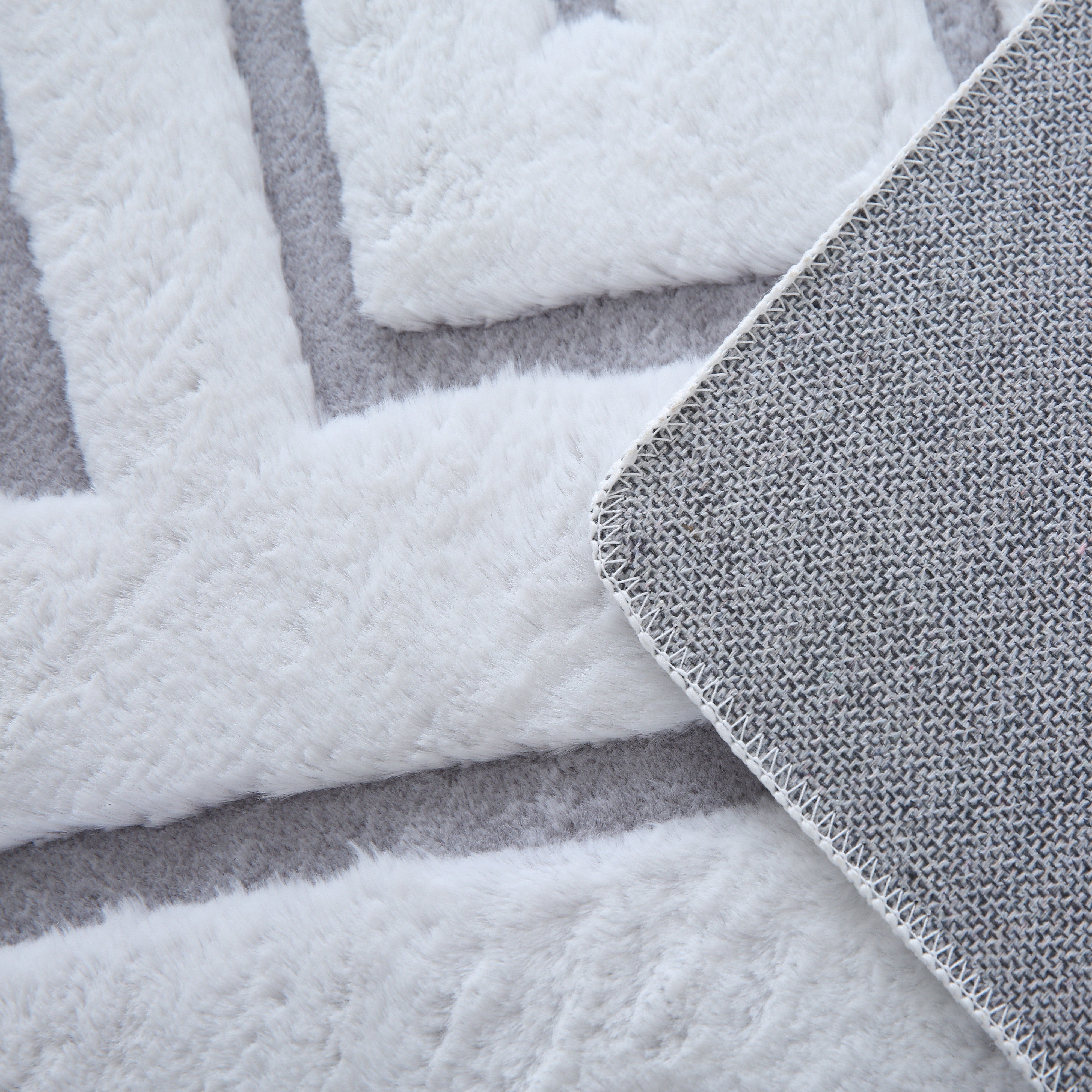 Kurzflor-Teppich im skandinavischen Design: modern und stilvoll