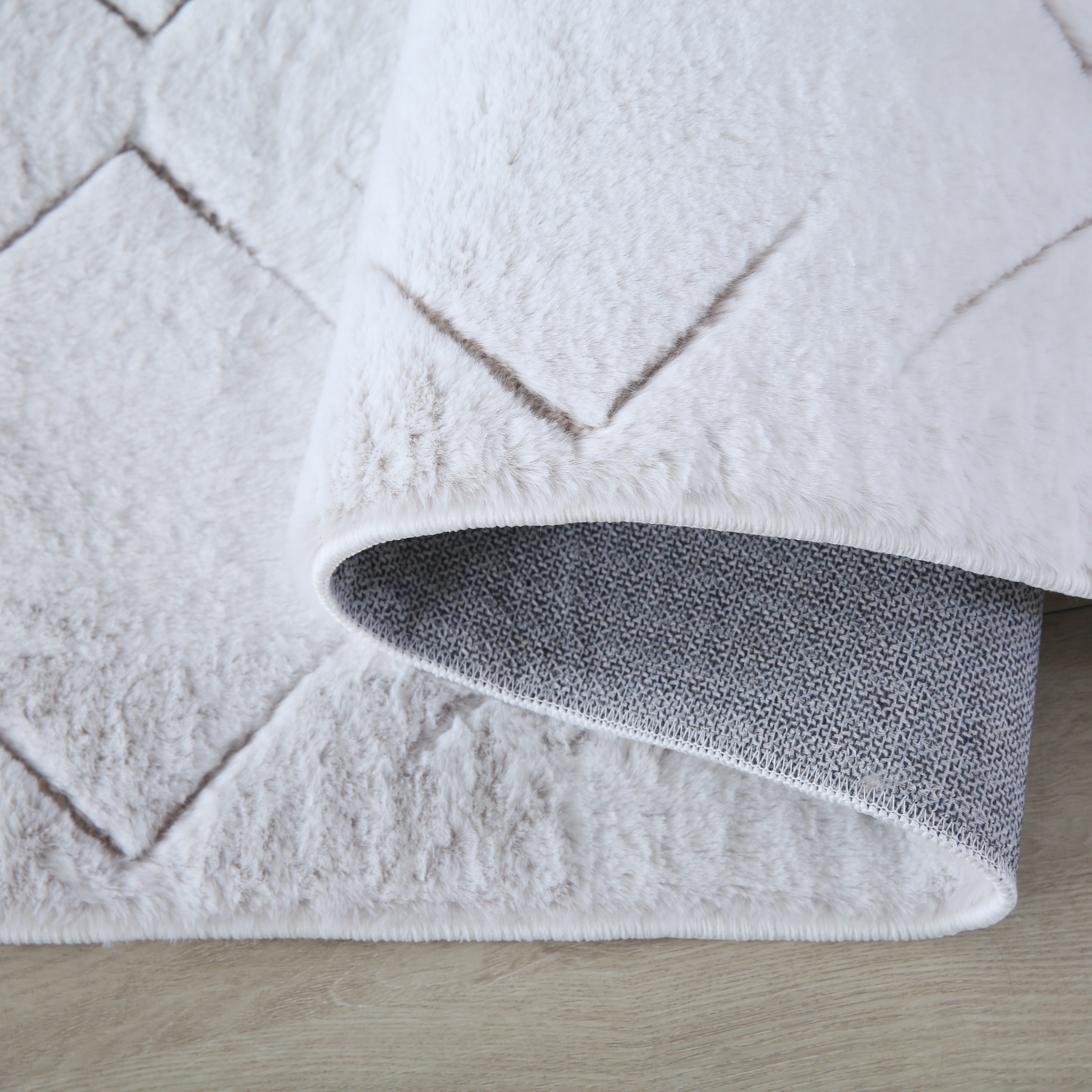 Kurzflor-Teppich im skandinavischen Design: elegant und gemütlich