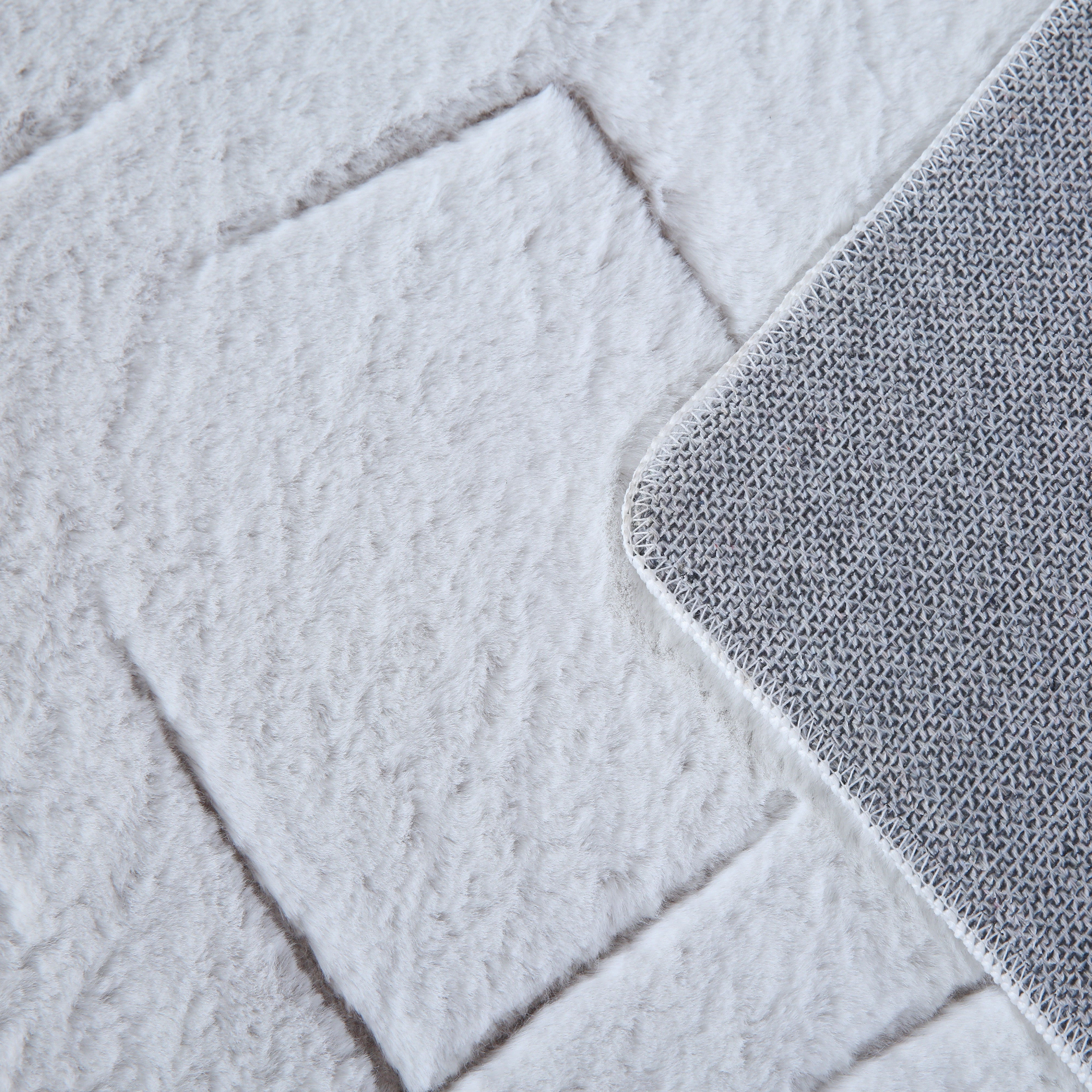 Kurzflor-Teppich im skandinavischen Design: elegant und gemütlich