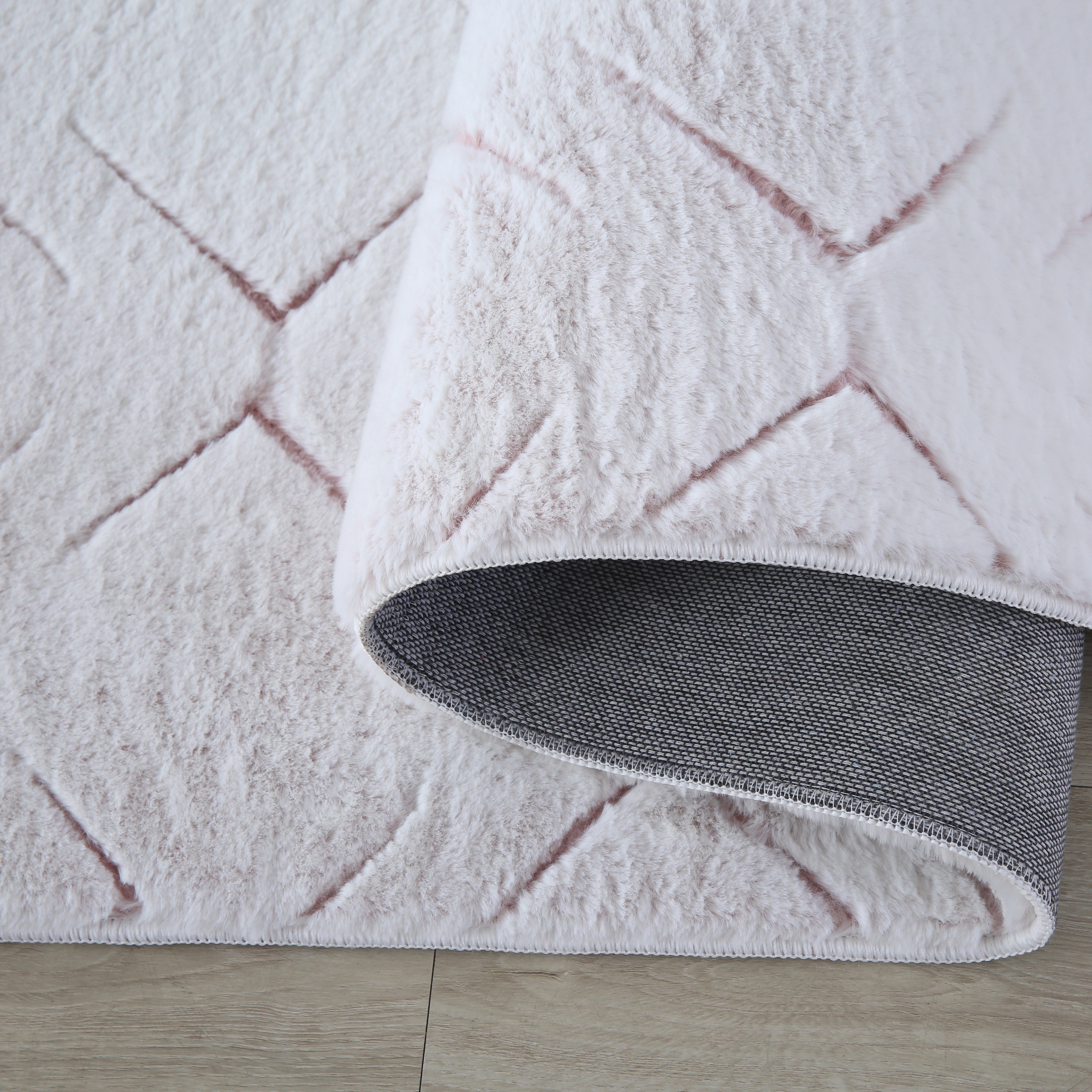 Kurzflor-Teppich im skandinavischen Design: elegant und gemütlich